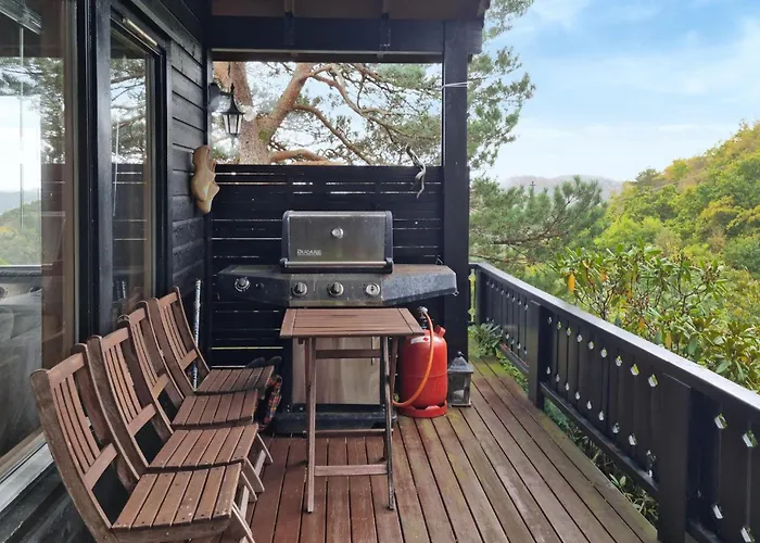 3 Bedroom Cozy In *