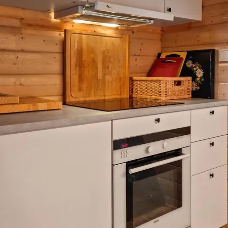 3 Bedroom Cozy In *